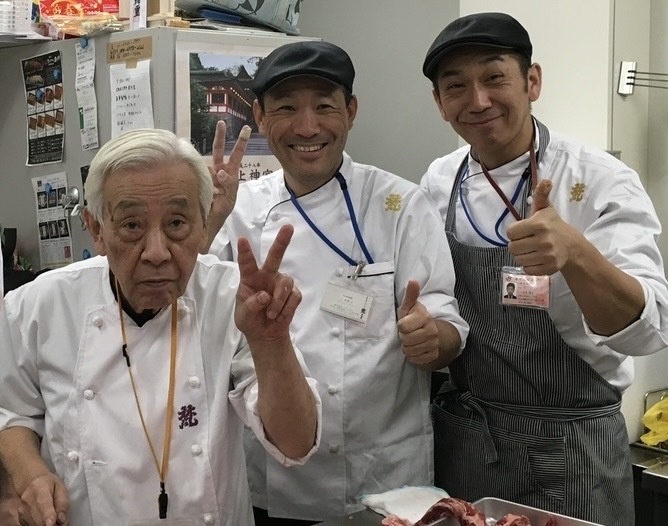 先代です!これからも伝統を繋いでいきます