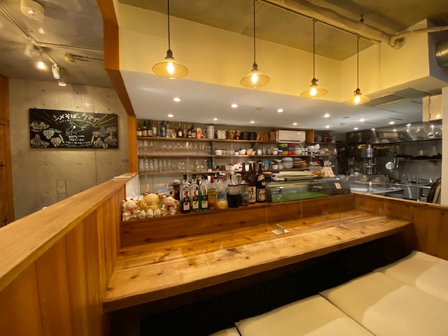 木の温もりを感じられる店内