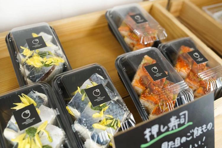 醗酵所名物の押し寿司です