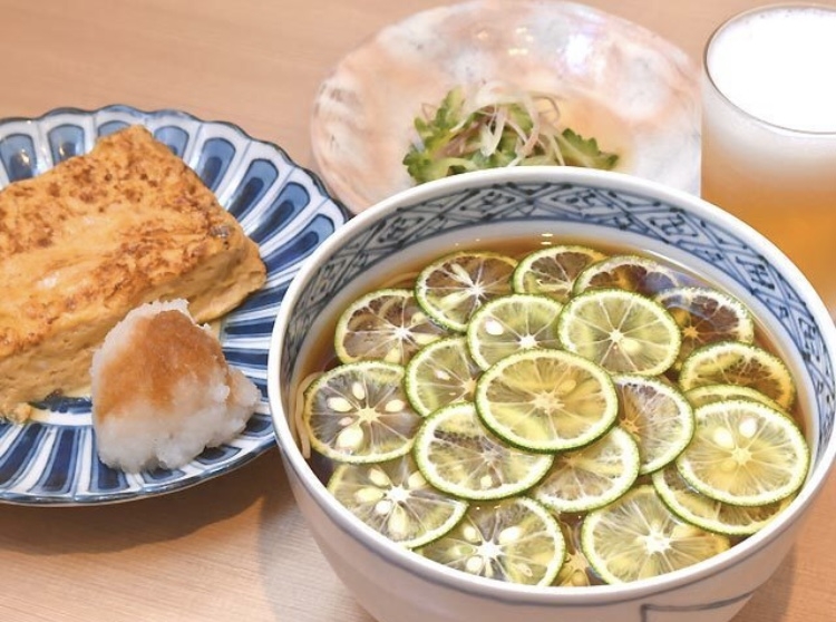 人気メニューのすだちそば