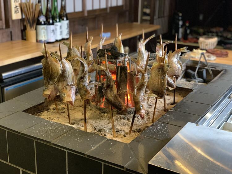 「炉端焼き」が人気の居酒屋◎