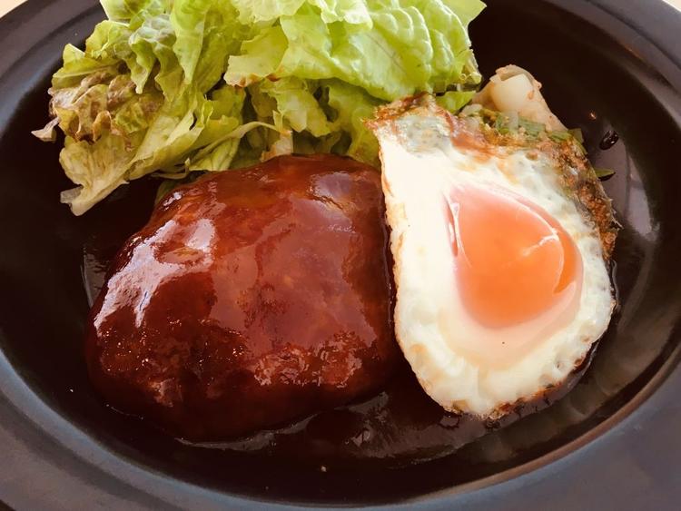 ジューシーな手ごねハンバーグも大好評