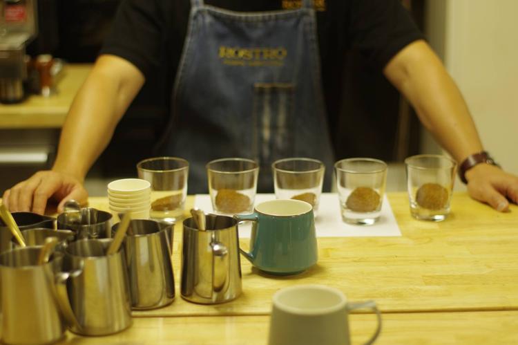 定期的にスタッフ研修をしています。