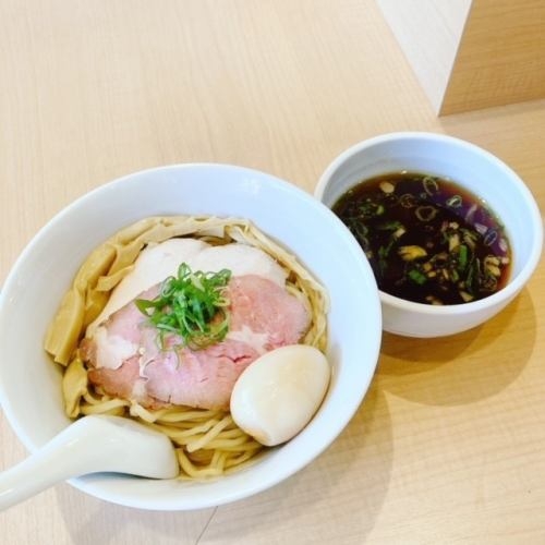 昆布水のかかった「つけ麺」
