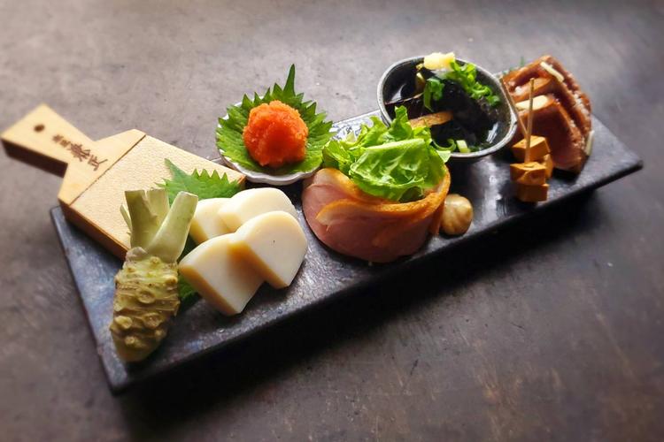 個性的で魅力ある蕎麦前(おつまみ)の数々