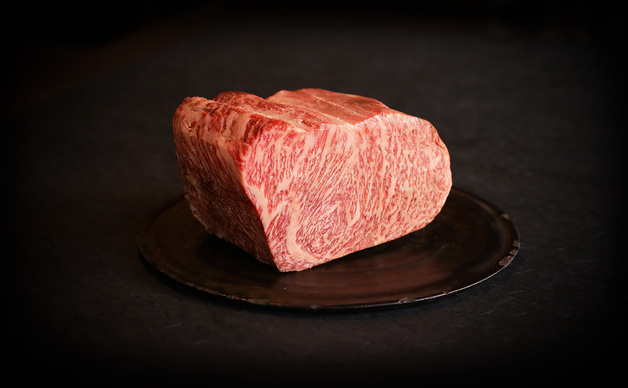 日本酒を使って肉の旨味を引き出します◎