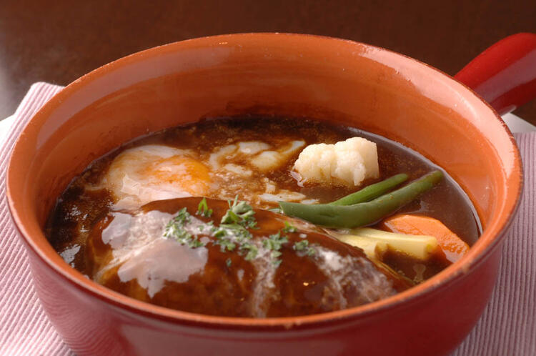 名物の「煮込みハンバーグ」