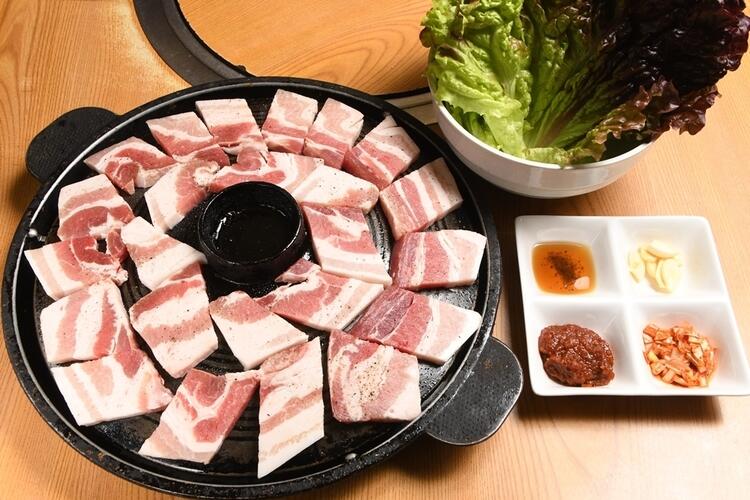 地元のお客様や有名人も訪れる人気店