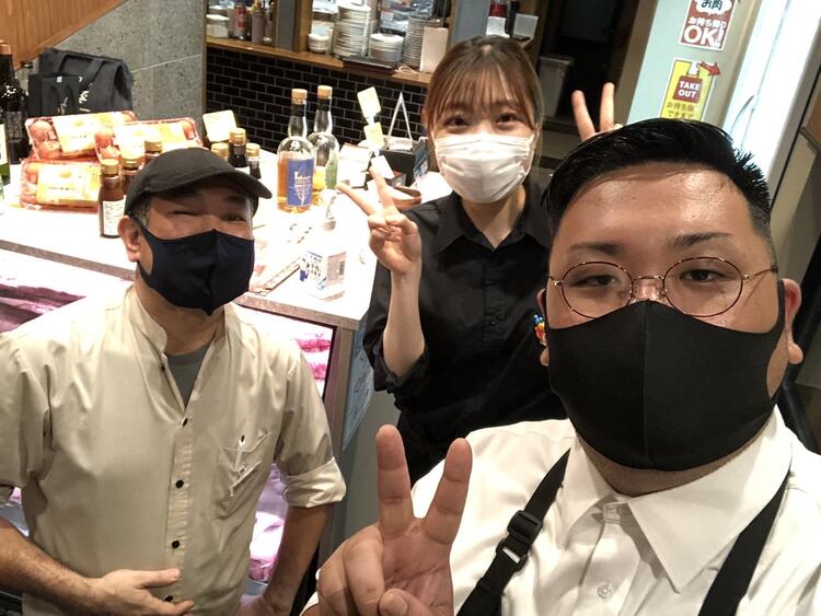 チームワーク抜群のスタッフ!