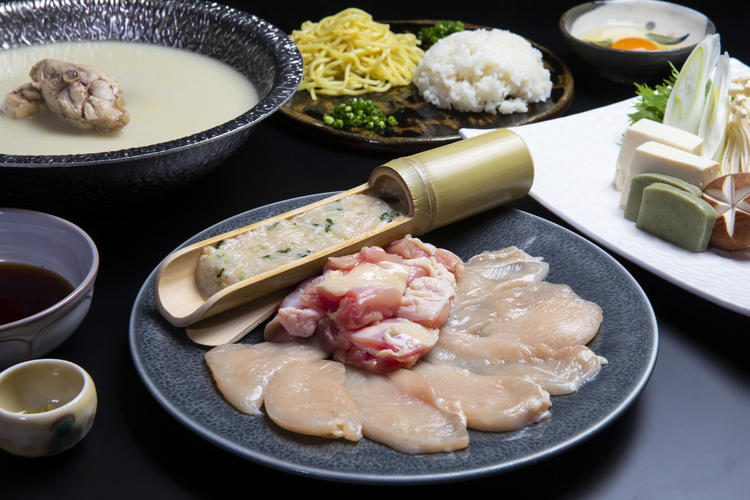 特殊な圧力鍋で白濁させた関東風水炊き