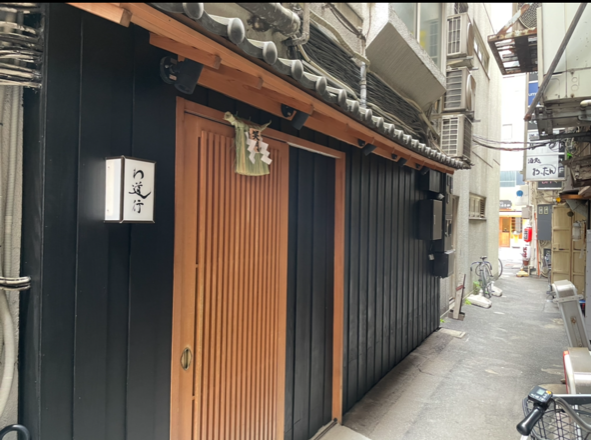 銀座の細い路地を入ったところにあります