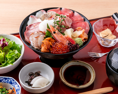 「海鮮丼」はランチで大人気!