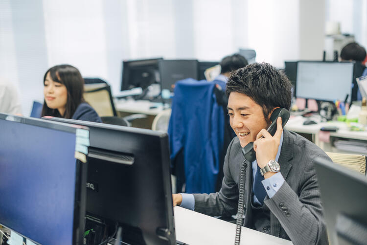 電話でお客様と接点をとることからスタート