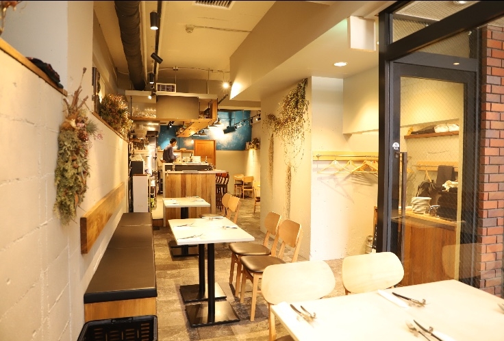 オシャレでカジュアルな人気ビストロ店