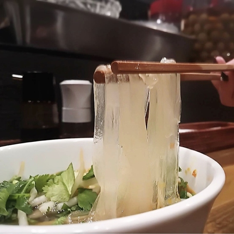 特注の春雨ヌードルと、こだわりの食材が自