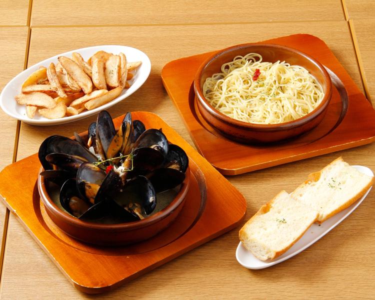産地直送のムール貝をスペインのスタイルで