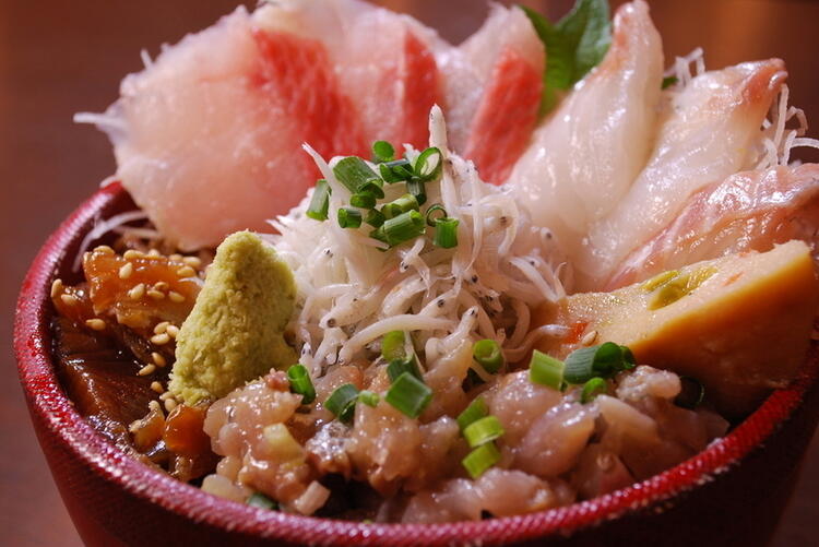 地元・小田原の魚を堪能できます
