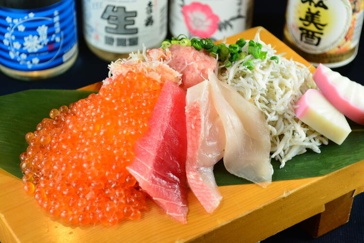 漁港直送◎朝獲れの新鮮な魚介を使用