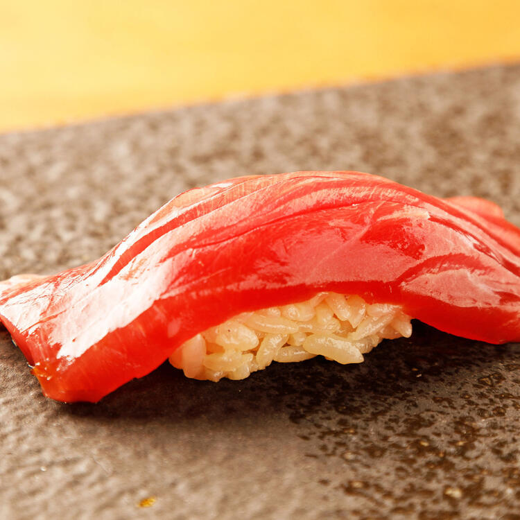 旬の鮮魚を使用した「握り寿司」