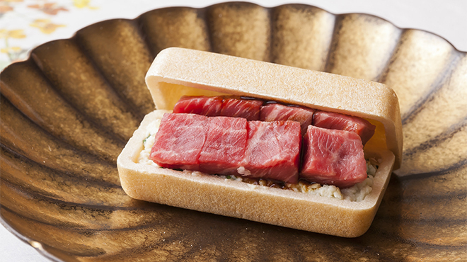 看板メニュー「和牛と白和えの入った最中」