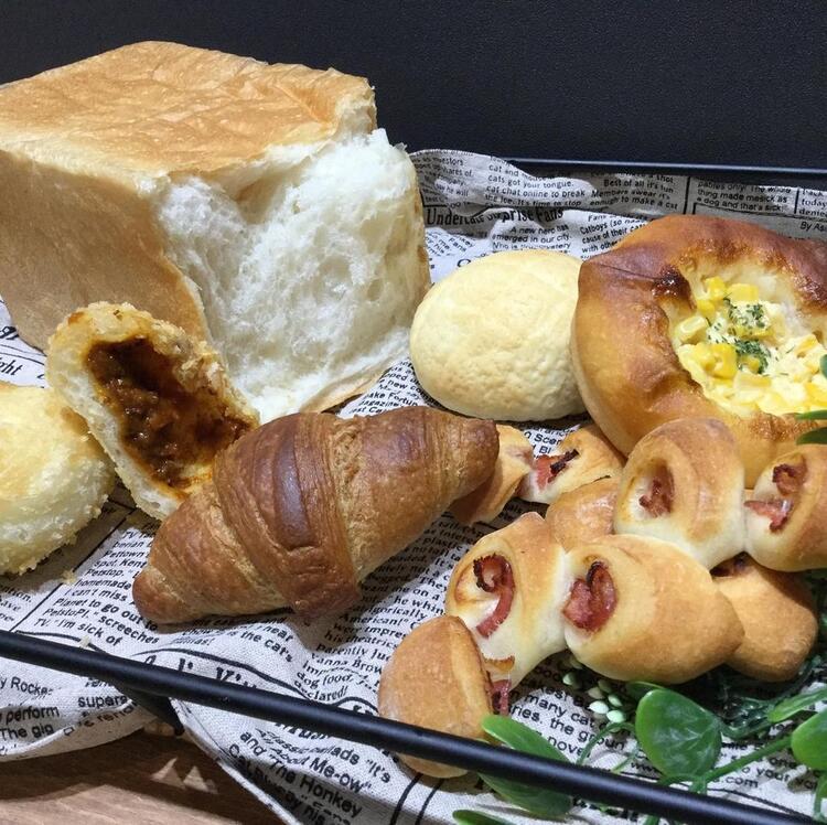焼きたてのパンも人気です◎