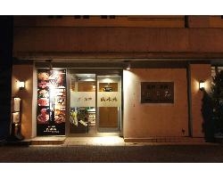 歴史ある本店入り口