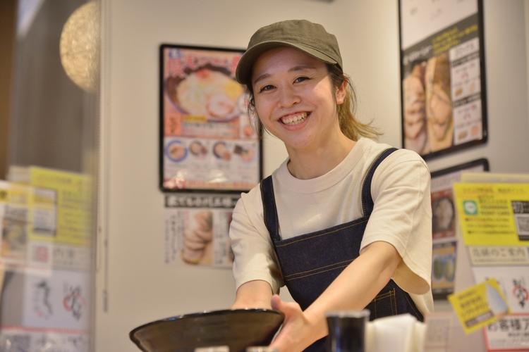 店舗によって制服を変えています。