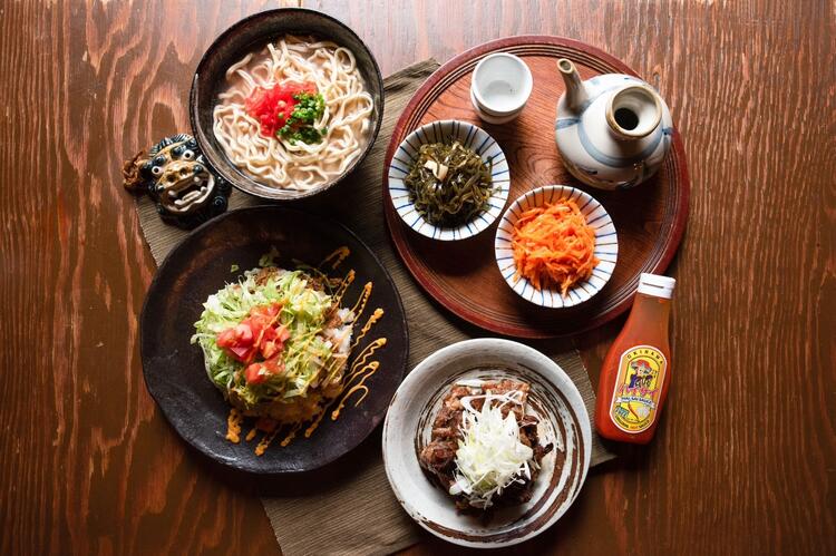 盛り付けも鮮やかな沖縄料理定食★