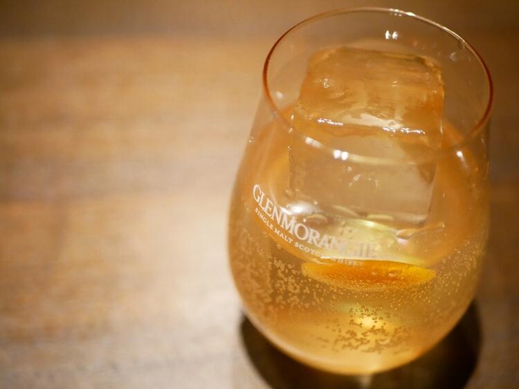 厳選した氷や炭酸水を使用
