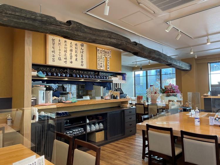 明るく清潔感たっぷりの三軒茶屋店