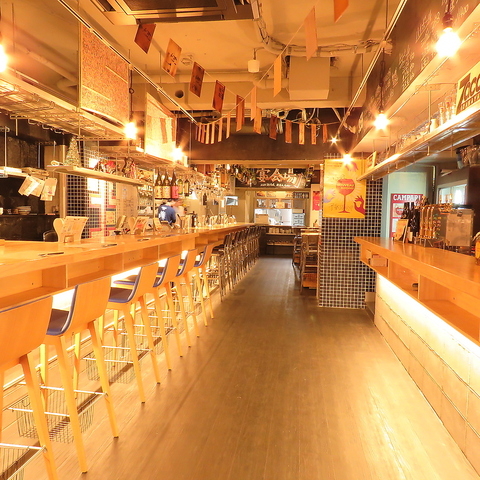 モダンなデザインの広々とした店内