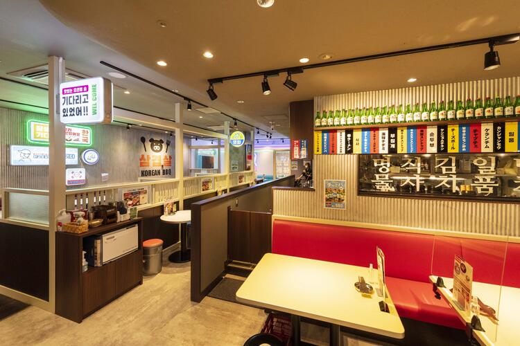 韓国の屋台をイメージした店内