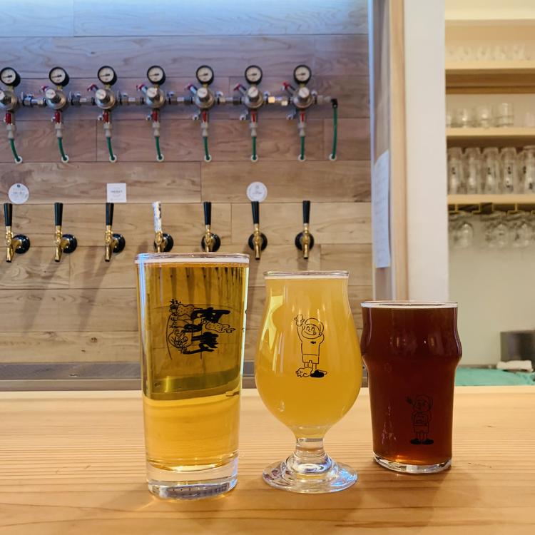 厳選国産クラフトビールは全10タップ!