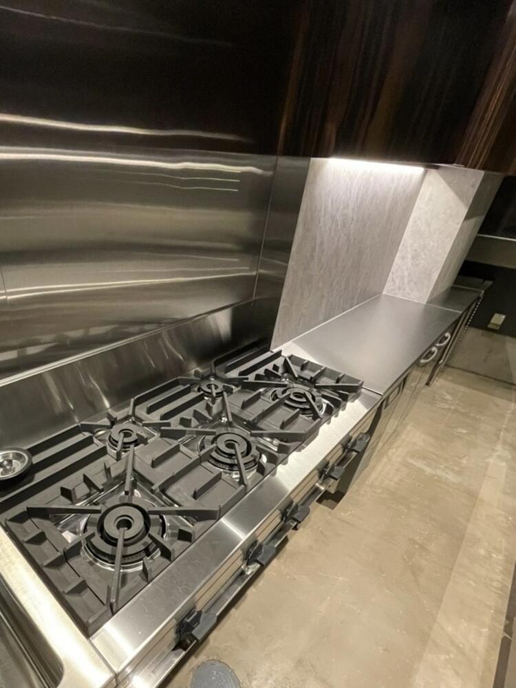 最新の調理器具も使用します