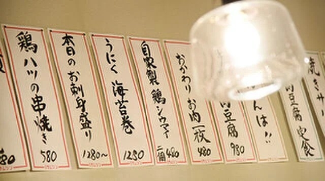 白を基調とした清潔な店内