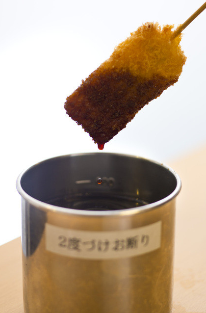 二度付け厳禁の“へそ特製ソース”も人気◎