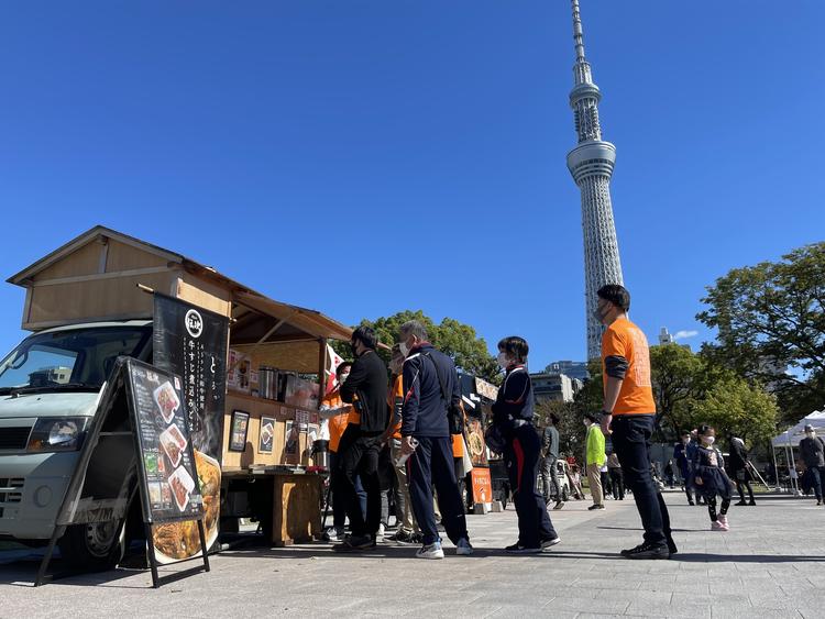 肉めしはオフィス街や公園にも