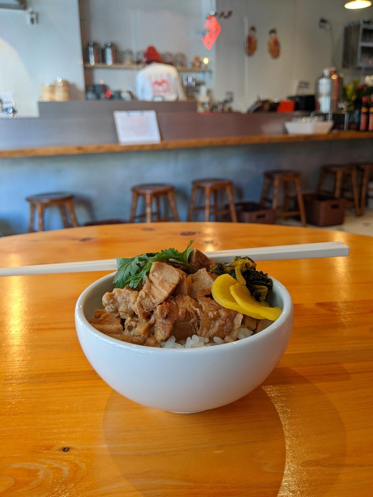 店名にもなっている名物台湾魯肉飯
