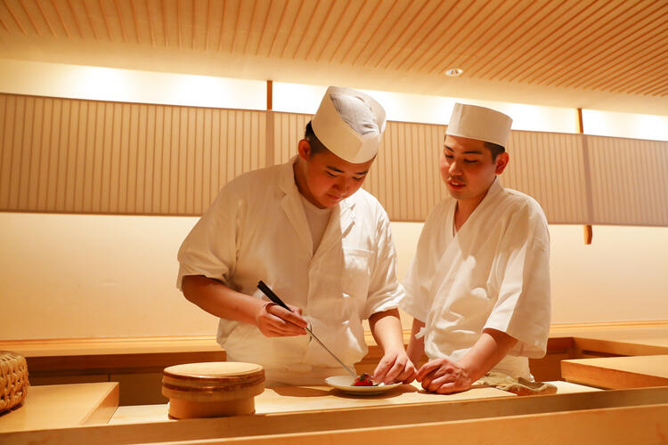 若手にもどんどん握らせてくれるお店アリ♪