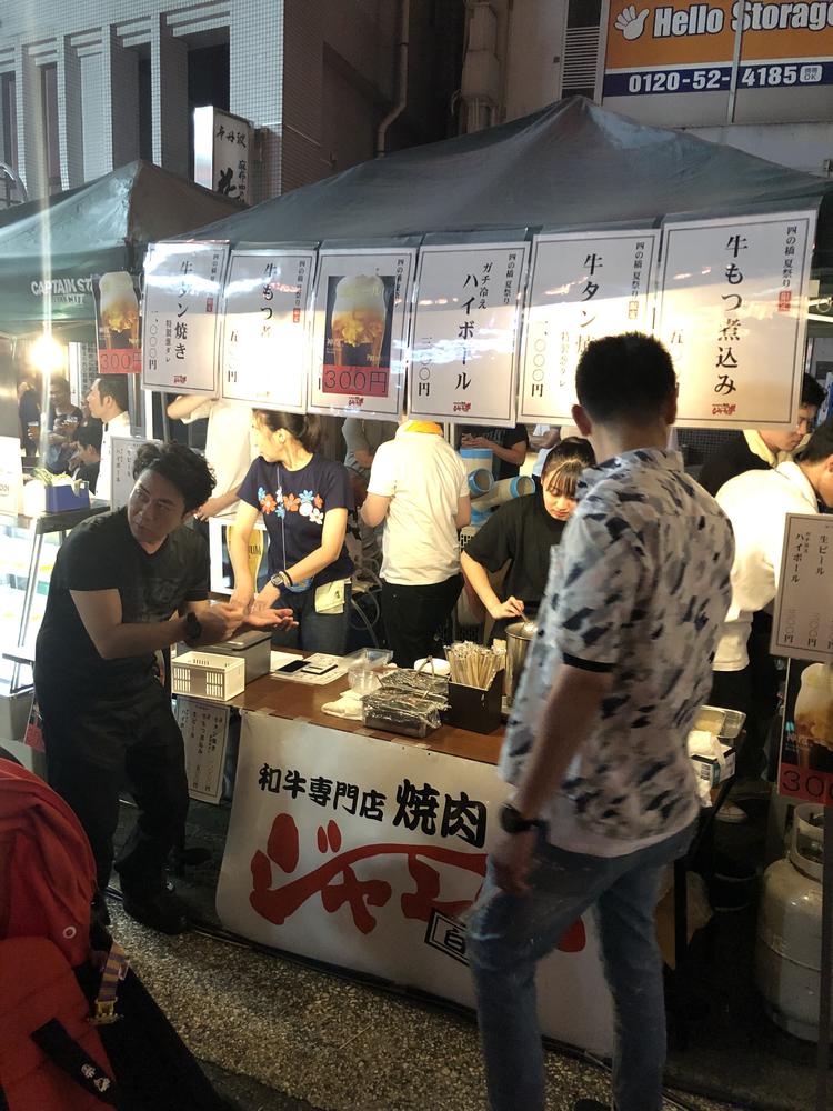 店前でお祭りもやったりします!