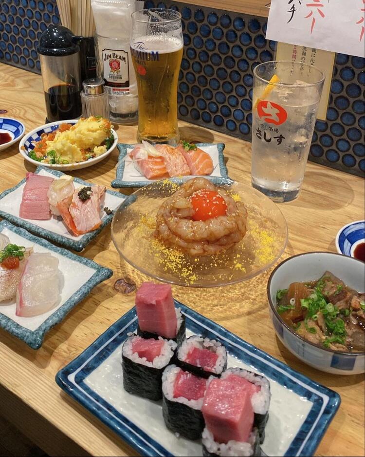 寿司をアテに飲める酒場として地位を確立