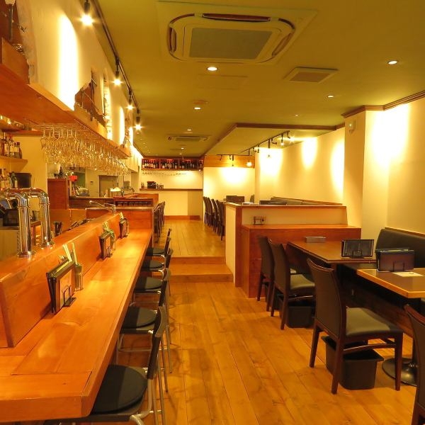 落ち着いた雰囲気の店内