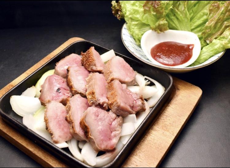 極上の味わい、厚切り上タン炙り