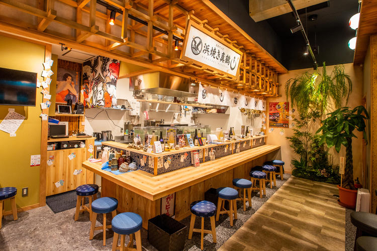 横丁内の為、コンパクトな店内!