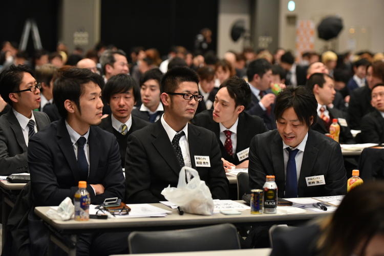 もちろん真面目~な一面も!会社総会の様子