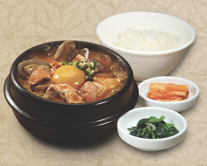 月8日休み、昇給など待遇充実!