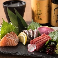 市場直送で仕入れる鮮魚を使ったお造り☆