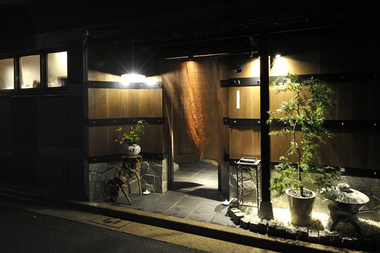 路地裏にある“隠れ家的“日本料理店です
