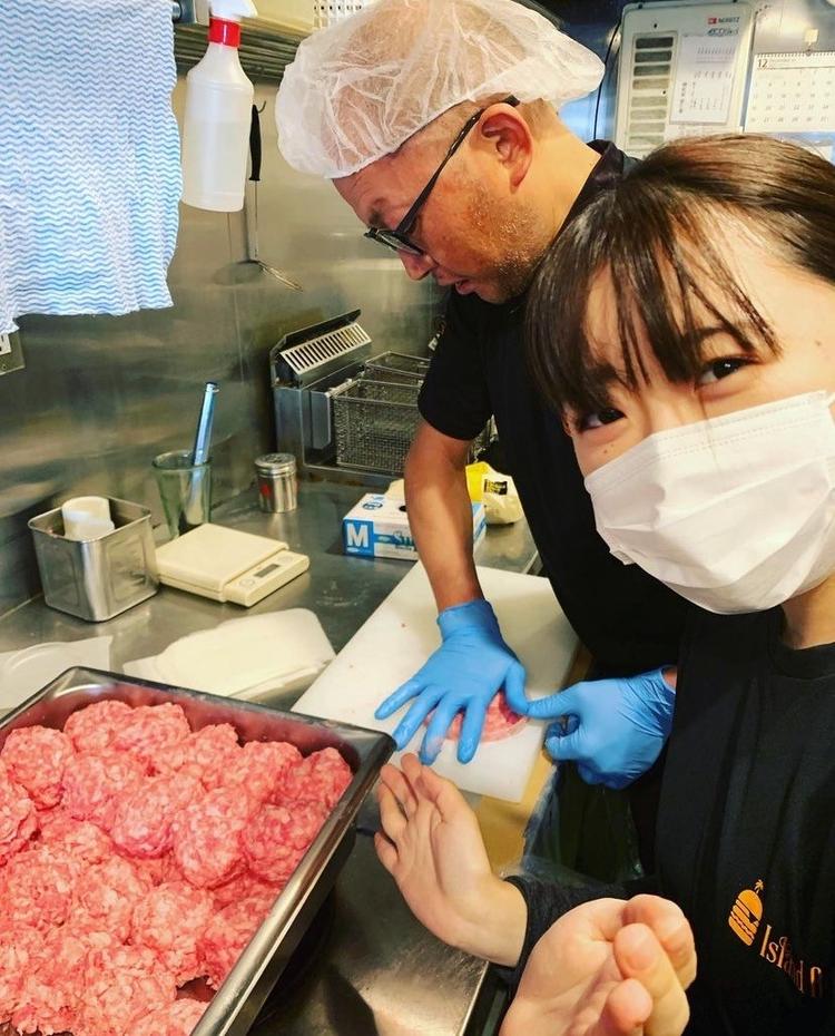 美味しいグルメバーガーはまかないでも!
