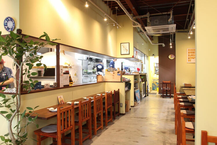 明るい清潔感抜群のおしゃれな店内♪